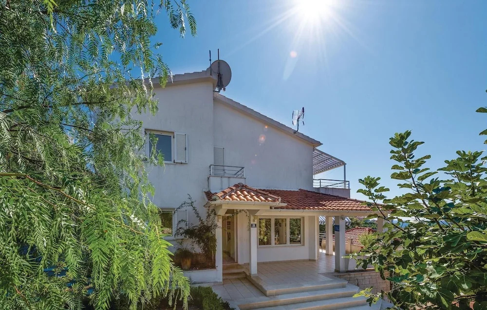 Beautiful Home in Razanj With Jacuzzi, Wifi and 4 Bedrooms