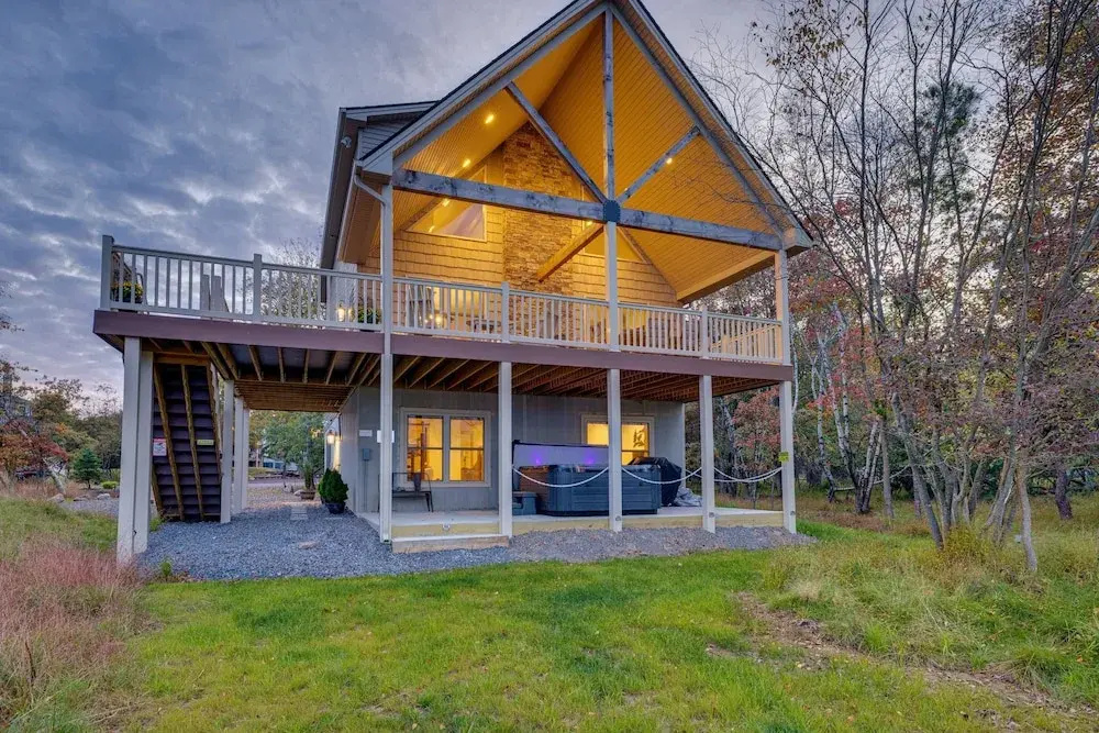 Pocono Paradise by Avantstay Lakeside Retreat, Hot Tub, Game Room, Near Beach