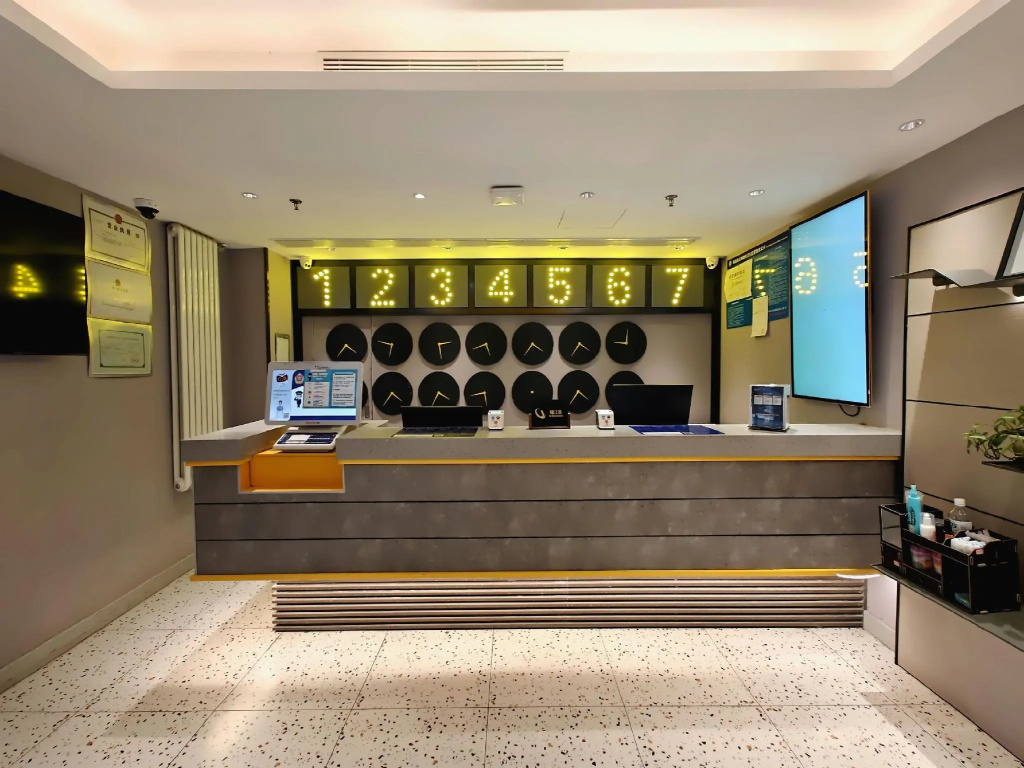 Отель 7Days Inn Hotel (Beijing Wukesong Haidian Wuluju Subway Station) в Пекине