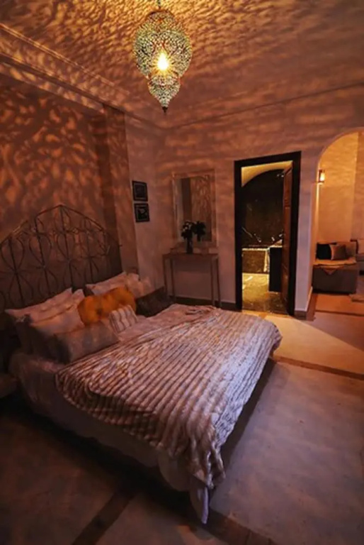 Deluxe Double Suite (full double bed)