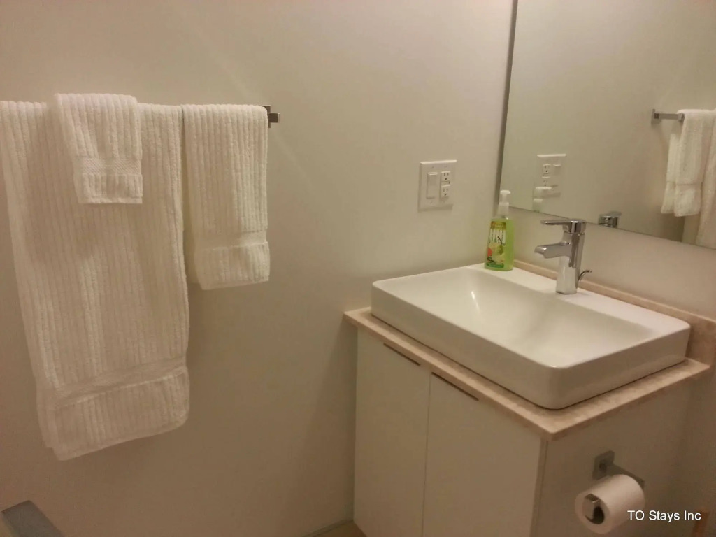 TO Stays - York and Lakeshore - фото 8