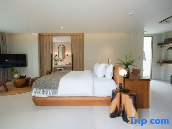 5 Bedrooms Villa