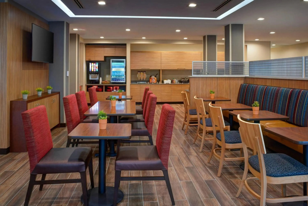 TownePlace Suites by Marriott Grand Rapids Airport - фото 11