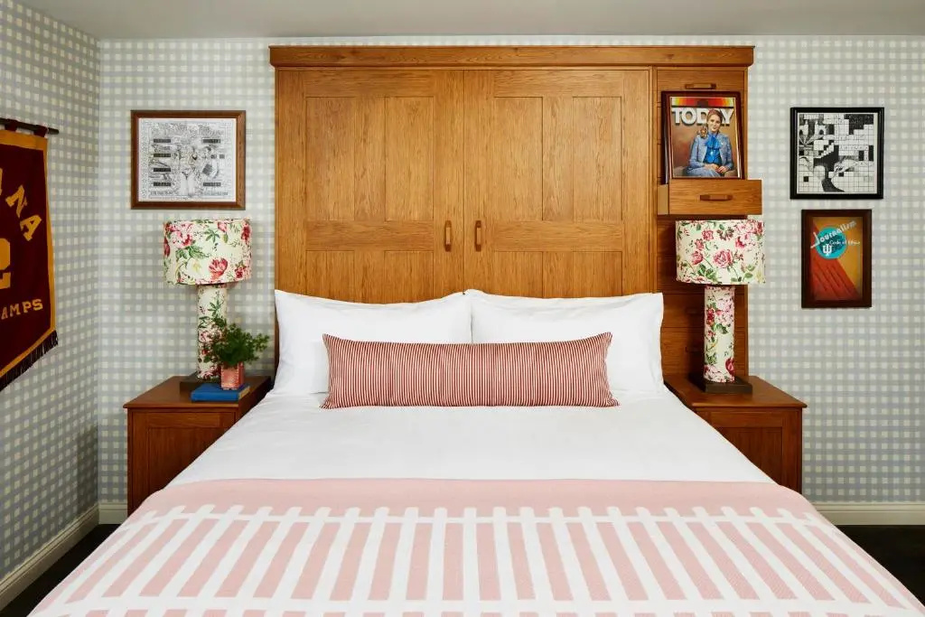 Deluxe Double room (full double bed)