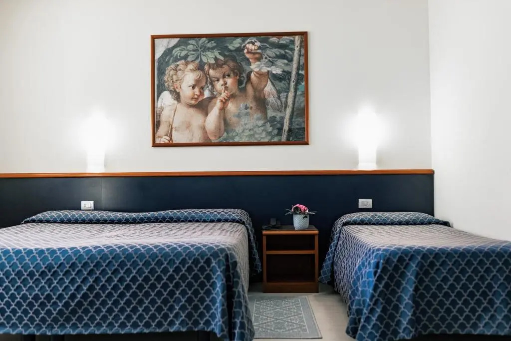 Standard Triple room