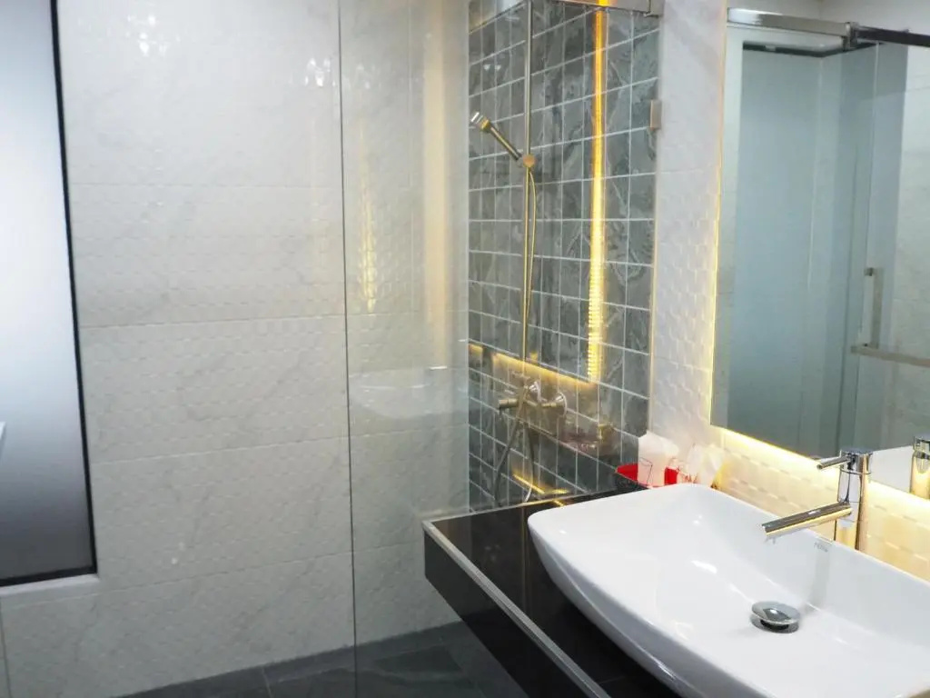Deluxe Double room (full double bed)