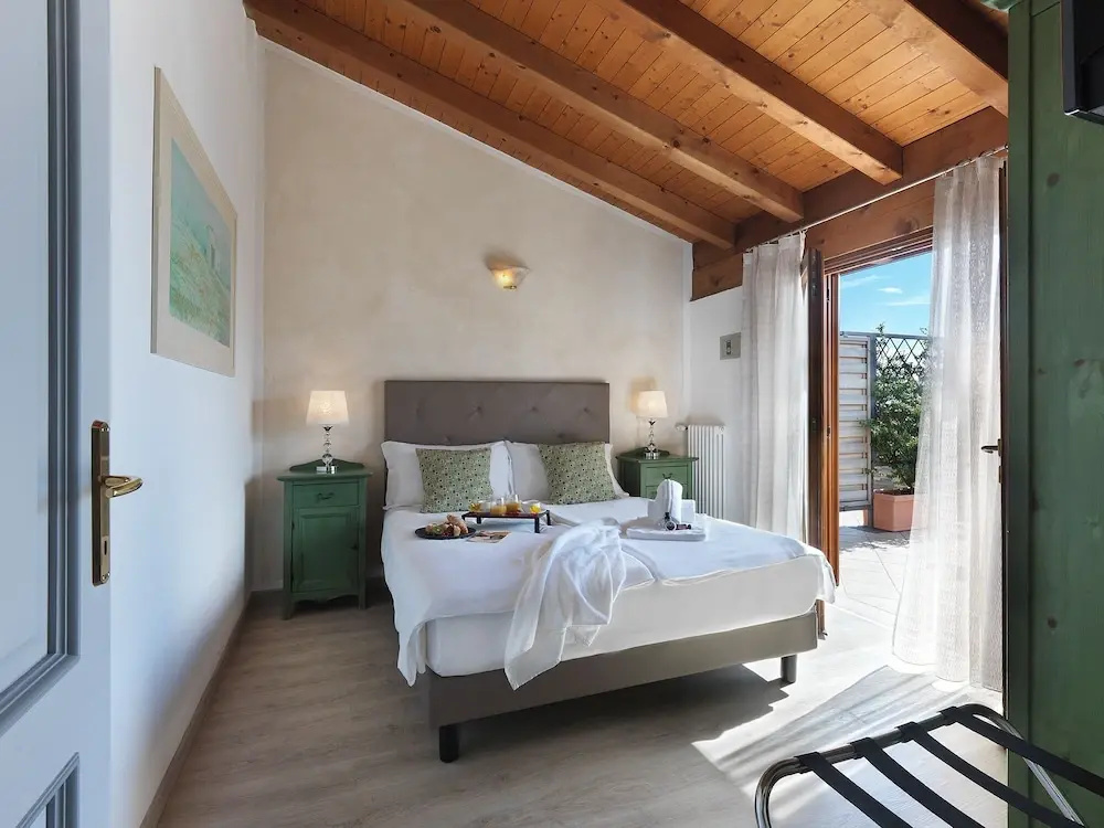 Junior Suite with balcony and with lake view