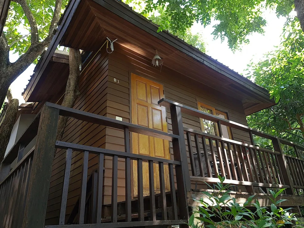 Deluxe Double Bungalow with balcony (full double bed)