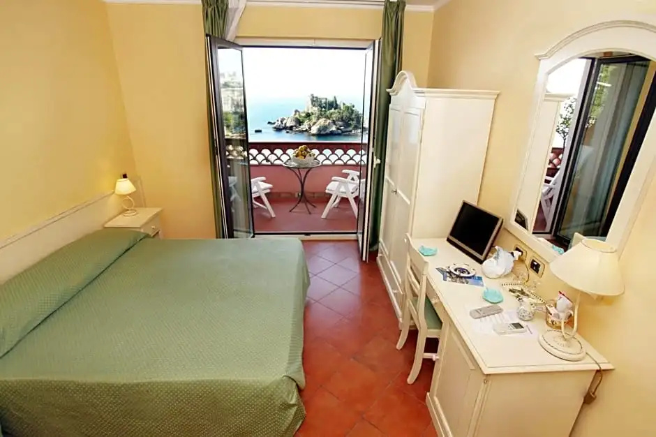 Deluxe Double room with balcony and with sea view (full double bed)