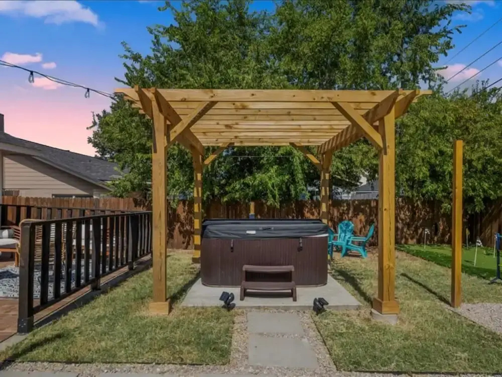 Poolside Paradise Room Fire Pit Hot Tub