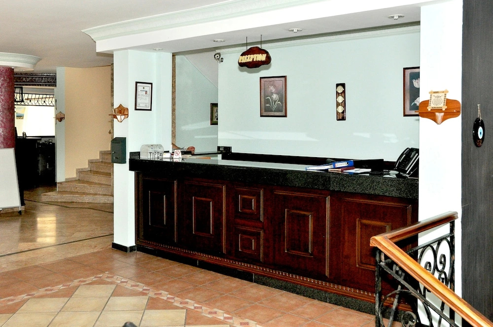 Lobby & Reception
