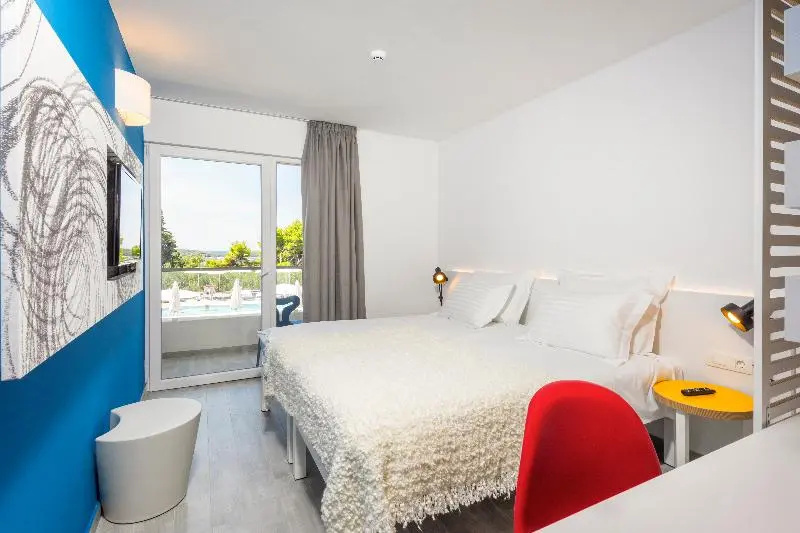 Standard Double room with balcony (full double bed)