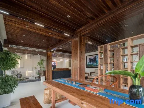 Chunmei Yashe Lodge, cozy and elegant accommodation in the mountain.