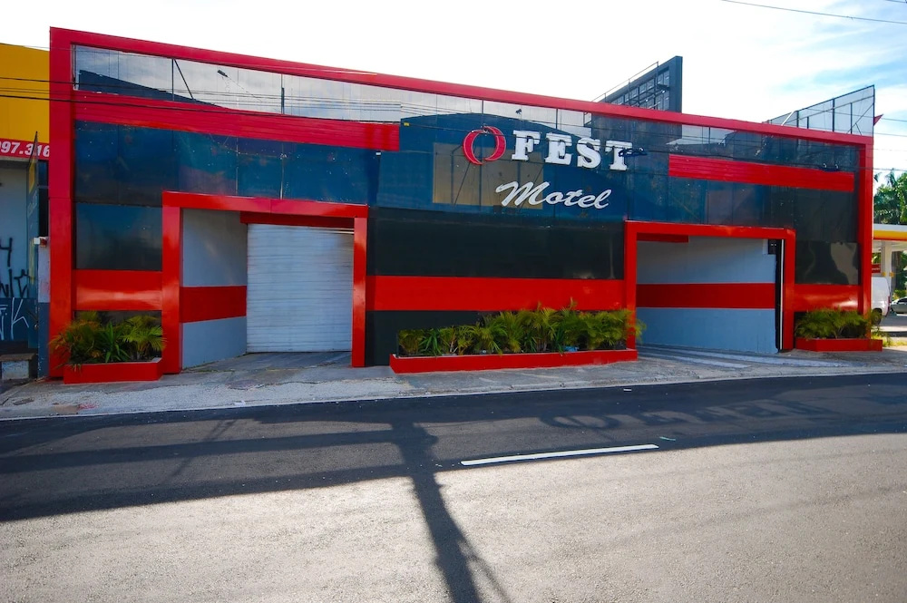 Motel Fest - Adults Only