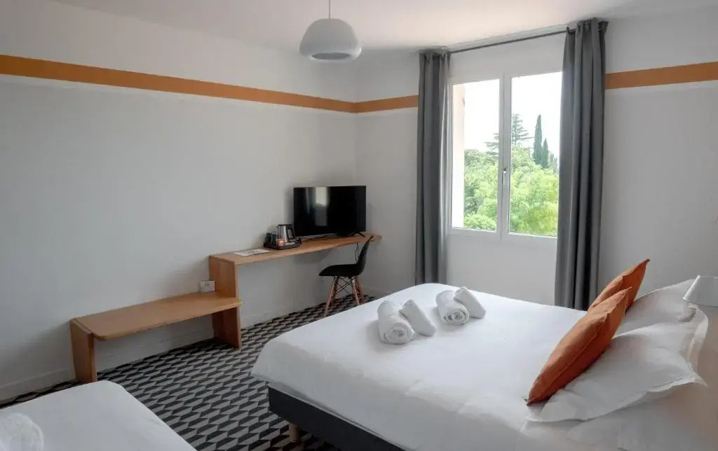 Standard Triple room with view