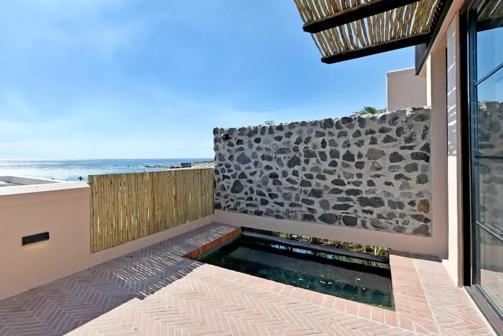 Elegant Camps Bay One Bed Eco Pool Modern