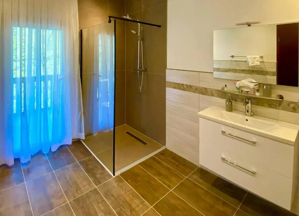 Deluxe Double room with balcony (full double bed)