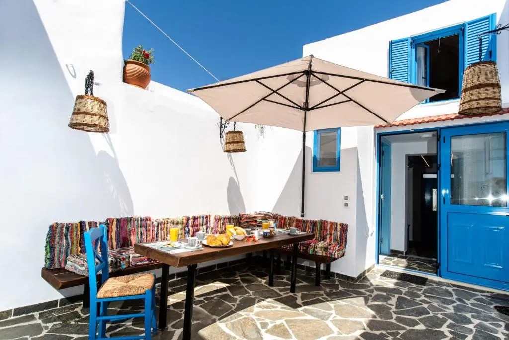 2 Bedrooms Villa