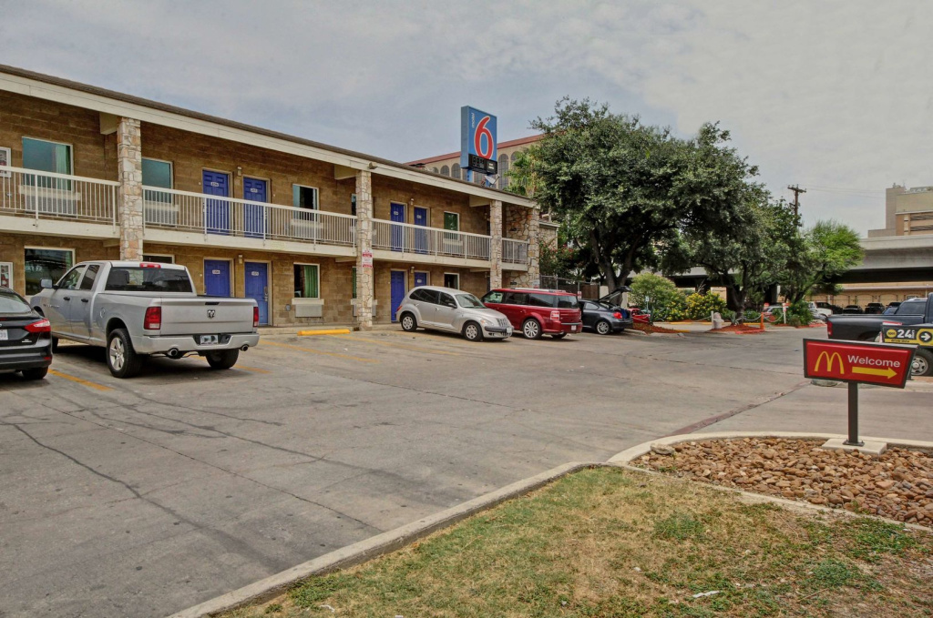 Motel 6 San Antonio, TX - Downtown - Market Square