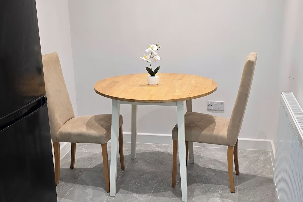 Central 1 Bed Apartment - Sleeps 2 With Wifi