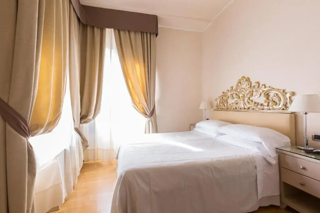 Deluxe Double room (full double bed)