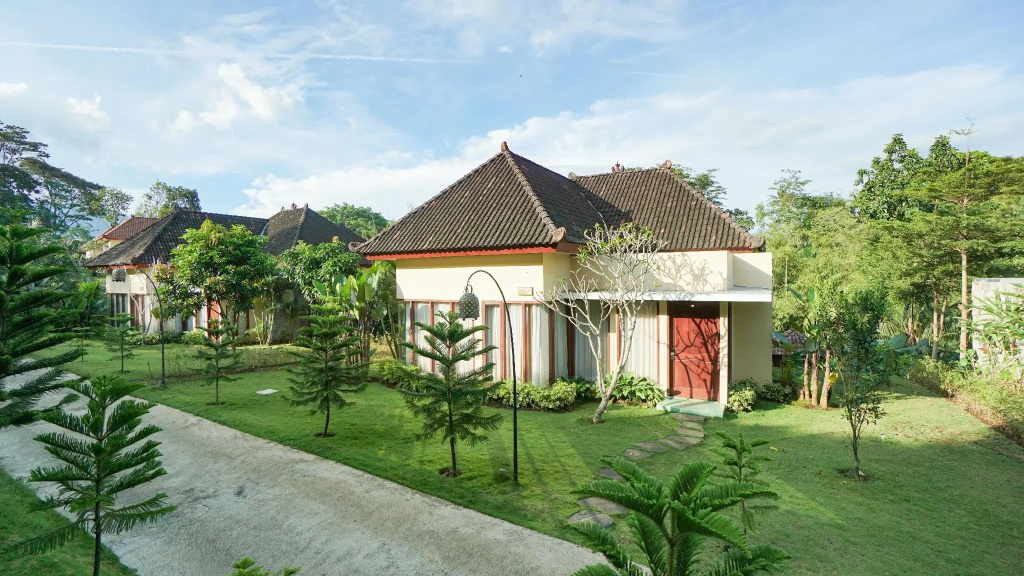 2 Bedrooms Villa