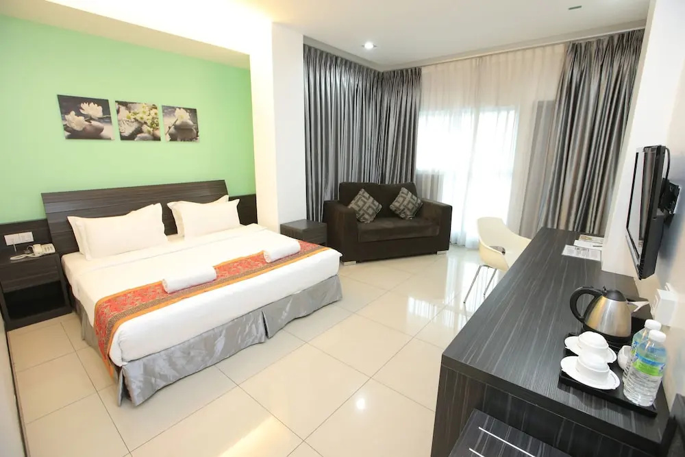Executive Double room (full double bed)