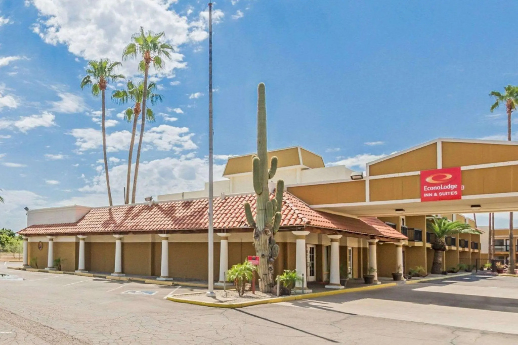 Super 8 by Wyndham Mesa Downtown Near Convention Center