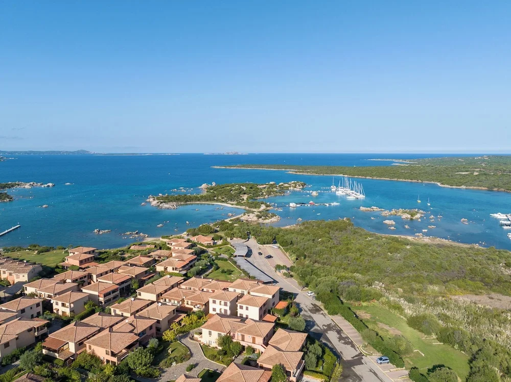 Fantastico Baia de Bahas Residence two Bedroom Sleeps six Num0901