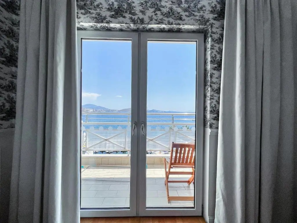 Standard Double room with sea view (full double bed)