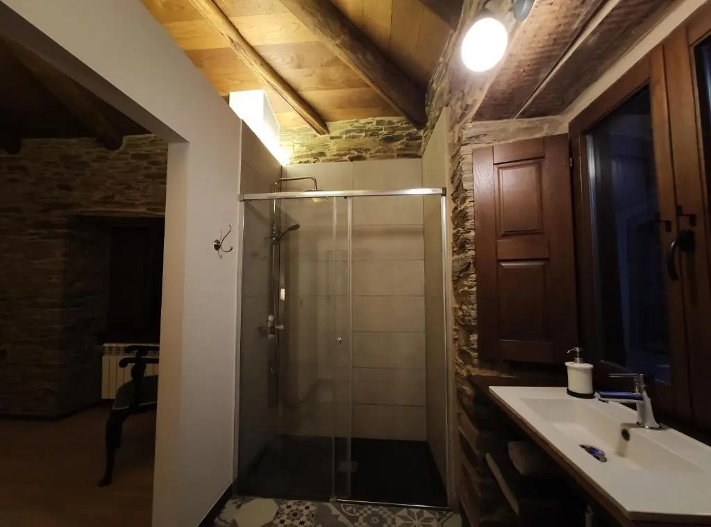 4 Bedrooms Cottage