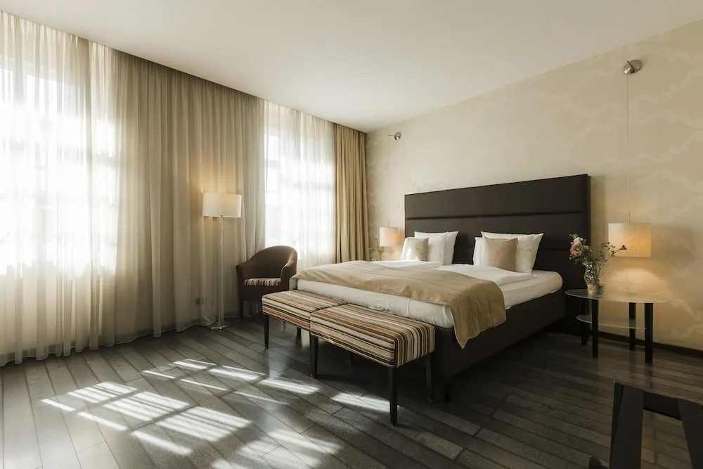Deluxe Double room with balcony (full double bed)