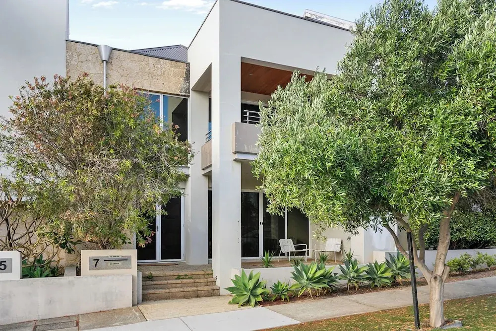 Walk to Beach Coastal Home in Coogee
