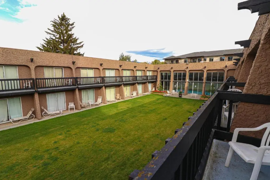 Divya Sutra Plaza and Conference Centre, Vernon, BC - Chambres