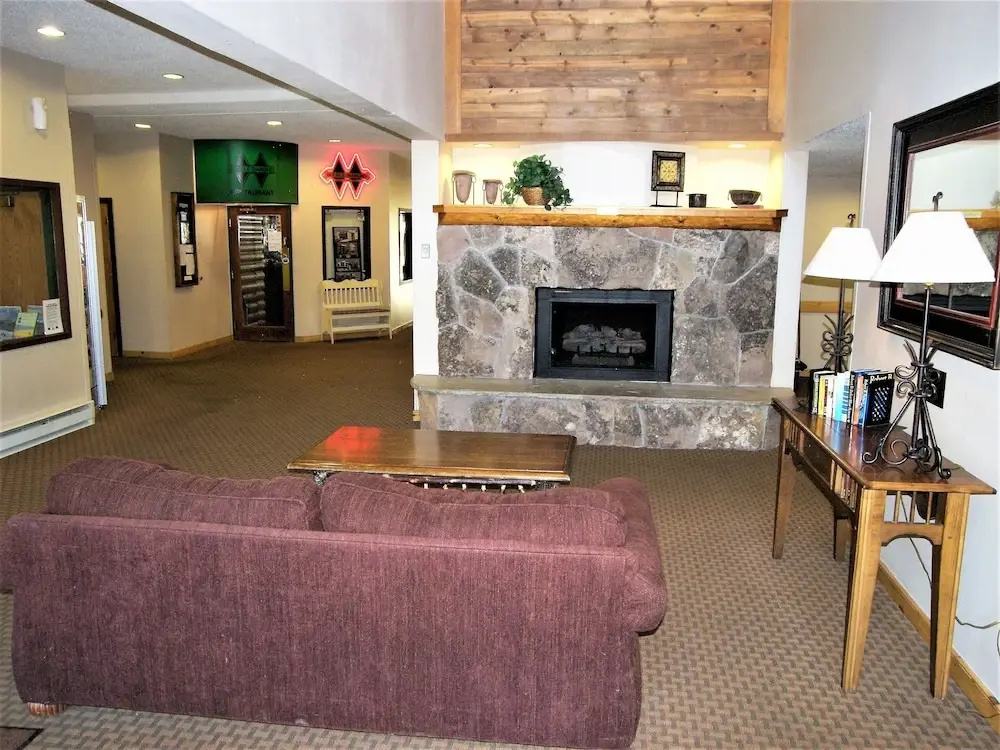 Lobby & Reception