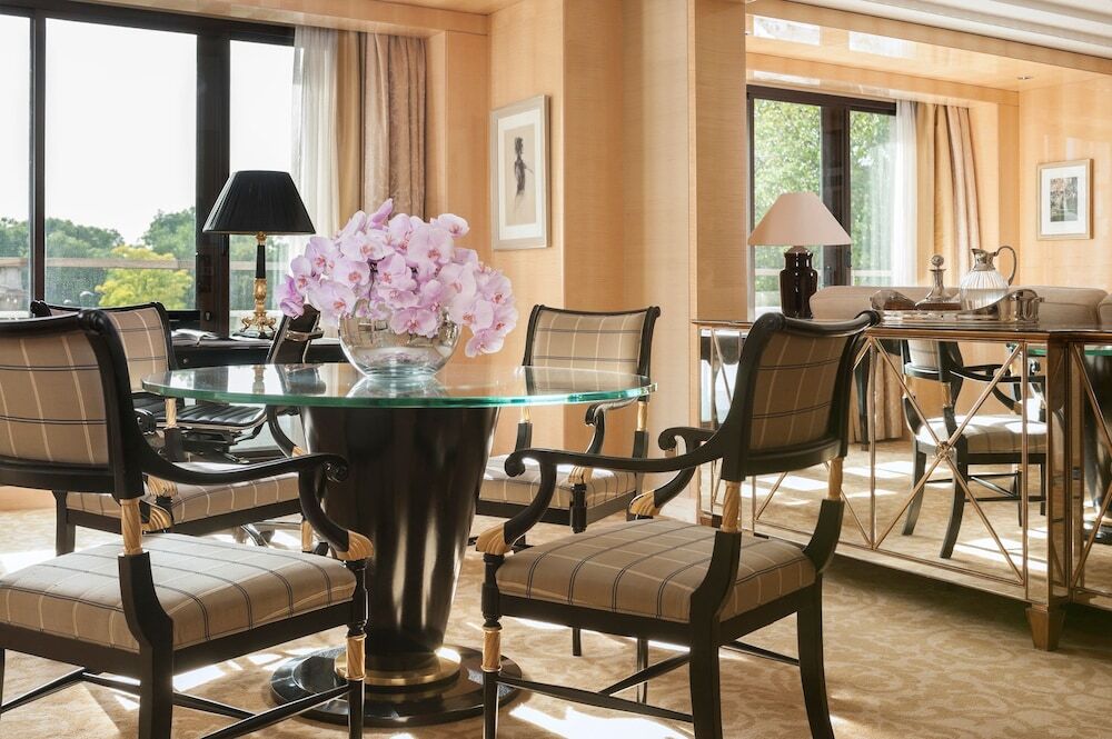 Двухместный люкс Grand двуспальная кровать в Four Seasons Hotel London at Park Lane