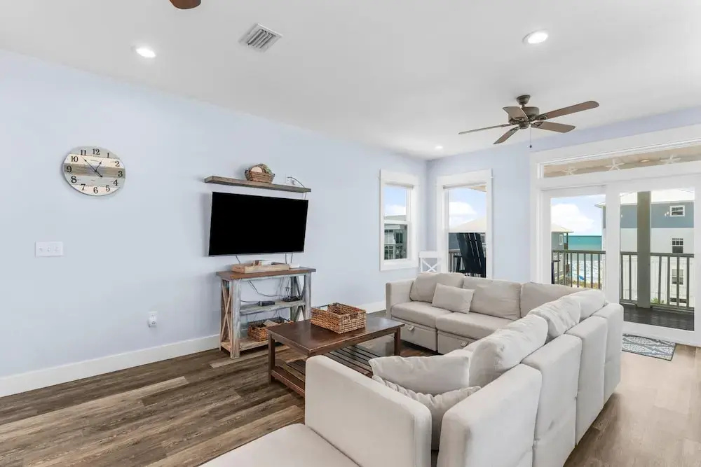Pet Friendly Beach House - Beach Hop