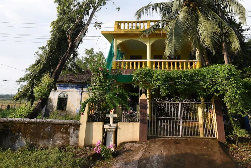 OYO 22994 Home Cozy 2BHK Near Mall De Goa