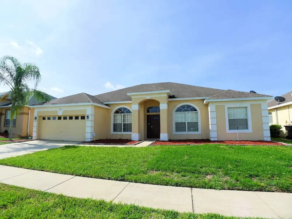5 BED Pool Home IN Golf Community