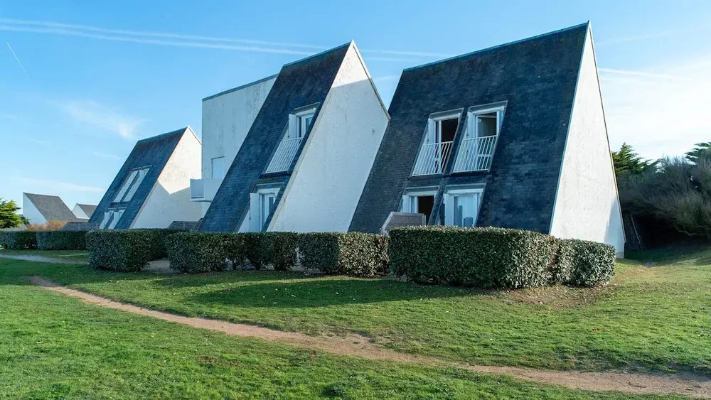 Garden Retreat Near Guidel Beaches