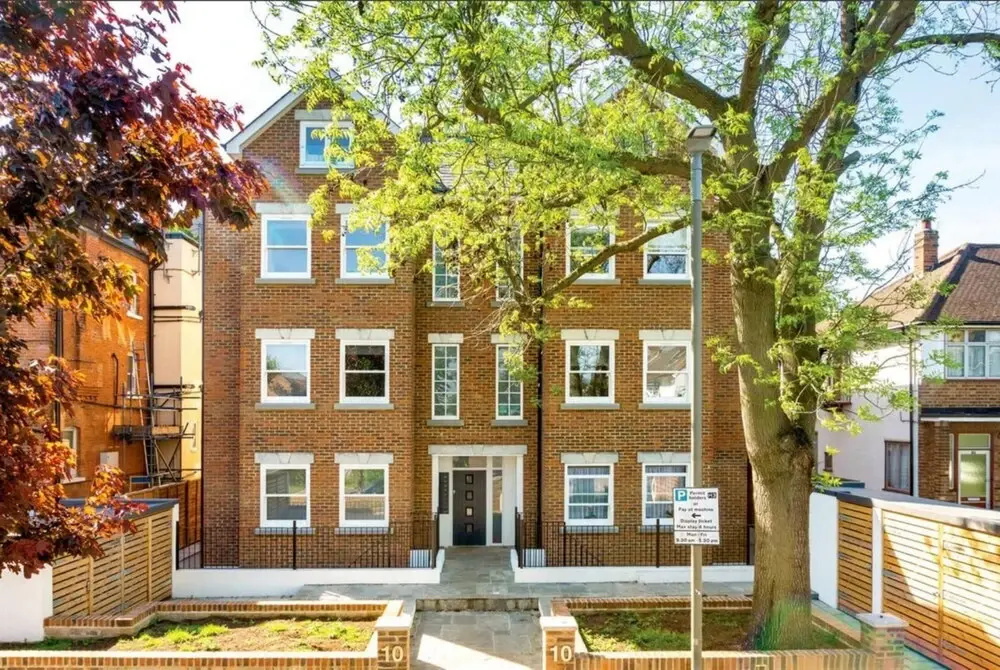 Modern 2 Bedroom Home With Private Garden