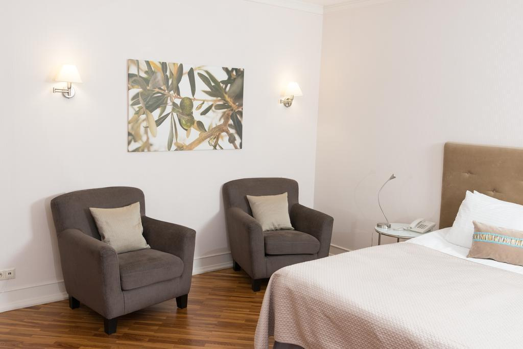 Double Suite (full double bed)
