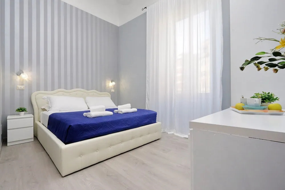 Classic Double room with balcony (full double bed)