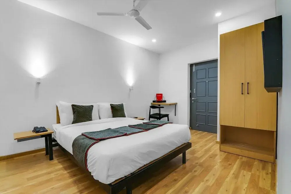 OYO Townhouse 87 Spartan Nagar