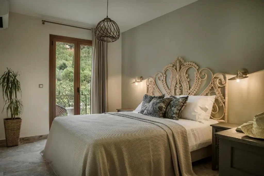 Superior Double room with mountain view (full double bed)