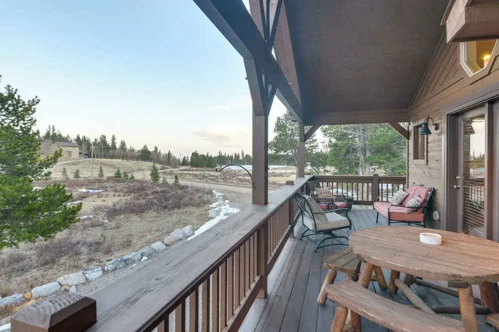 Deck + Mountain Views: Fairplay Family Escape!