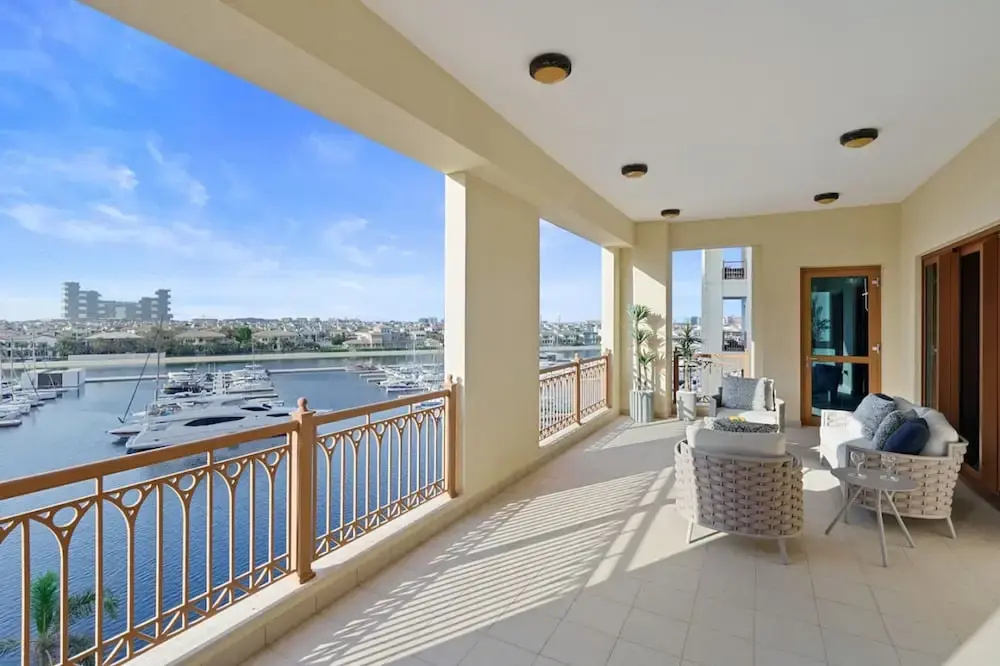 Waterfront 3BR Apt Direct Access to Nakheel Mall