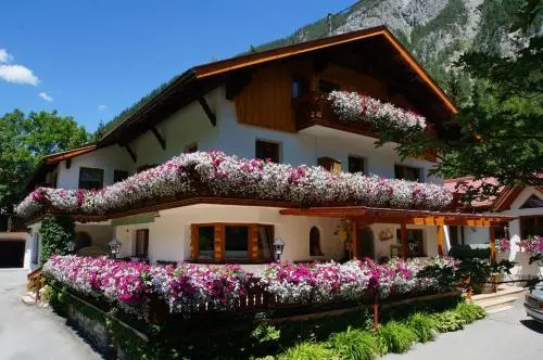 Gastehaus Almrausch