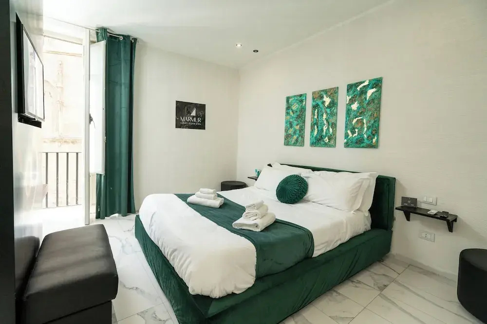 Deluxe room with balcony and with city view