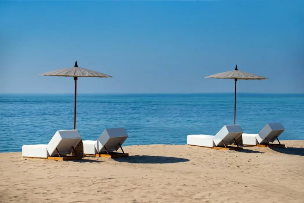 Beach & Waterfront